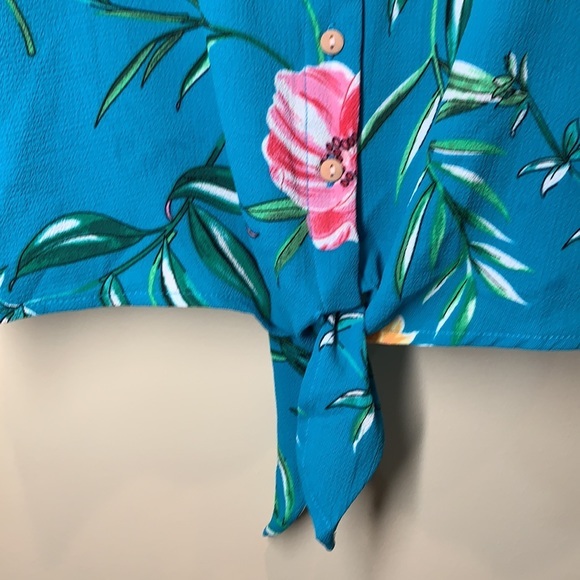 Ladies button down strappy top - Picture 3 of 5